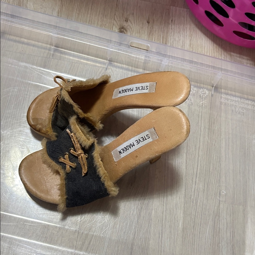 Steve Madden Black and Tan Mules with Fur Trim - Picture 3 of 4